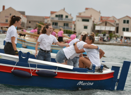 Fotografija 46 - Održana ženska veslačka regata u Betini: Pogledajte koje su ekipe bile najbolje