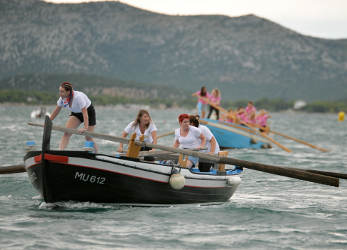 Fotografija 49 - Održana ženska veslačka regata u Betini: Pogledajte koje su ekipe bile najbolje