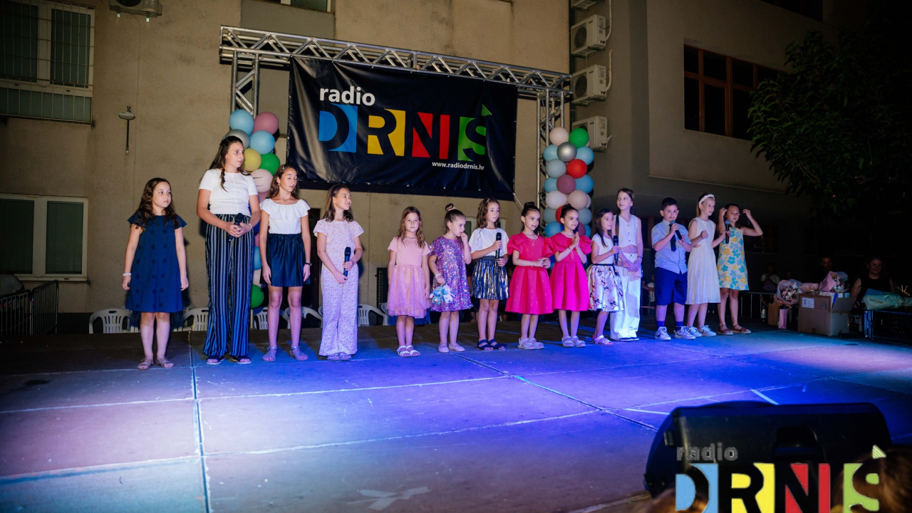 U Drnišu održan 5. Minifest, dječje pjevačko natjecanje: 'Nama su svi redom pobjednici'