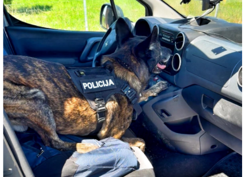 Fotografija 4 - Zaustavljen na A1: Umjesto zračnog jastuka, imao 4,3 kg kokaina