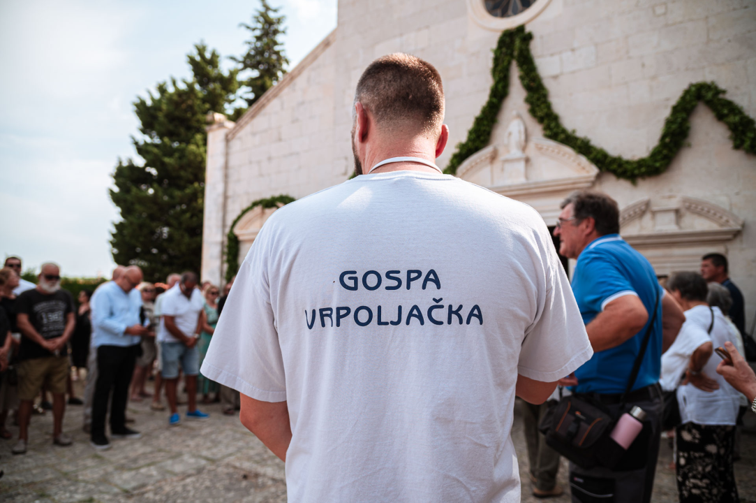 FOTO Blagdan Velike Gospe u Vrpolju: Brojni vjernici okupili su se jutros na svečanom misnom slavlju