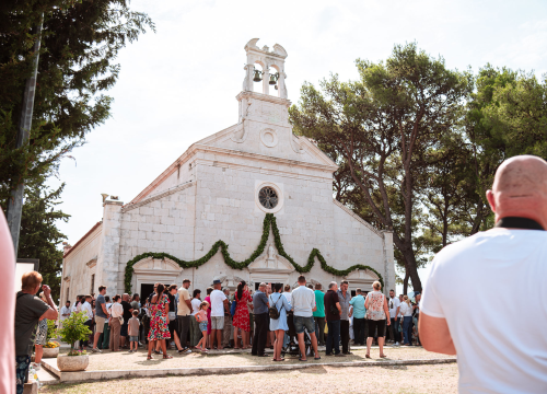 Fotografija 26 - FOTO Blagdan Velike Gospe u Vrpolju: Brojni vjernici okupili su se jutros na svečanom misnom slavlju