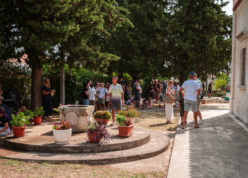 Fotografija 38 - FOTO Blagdan Velike Gospe u Vrpolju: Brojni vjernici okupili su se jutros na svečanom misnom slavlju