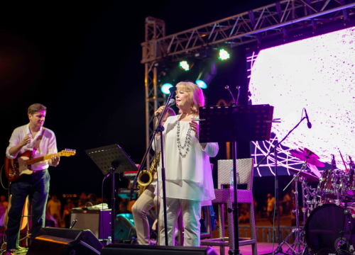 Fotografija 4 - Skitnica i ostali hitovi odjekivali vodičkom rivom: Nezaboravna večer s Jasnom Zlokić