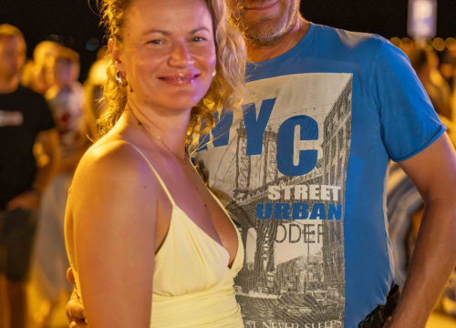 Fotografija 1 - Skitnica i ostali hitovi odjekivali vodičkom rivom: Nezaboravna večer s Jasnom Zlokić