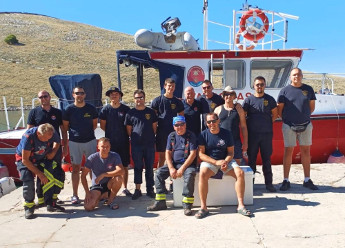 Vatrogasci se okupili i uredili područje oko kapelice i križeva na Kornatu