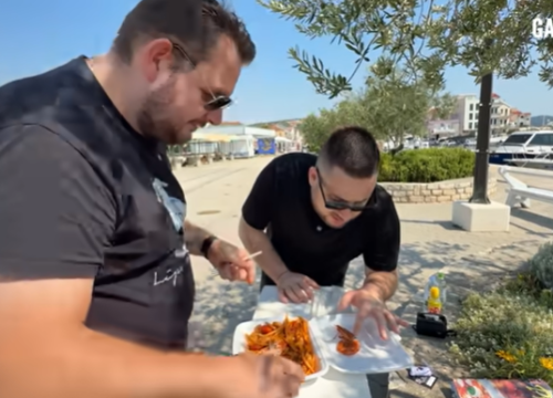 Popularni youtuberi kušali hranu iz pirovačkog restorana koji je slavu stekao zbog prostačkih odgovora na negativne recenzije