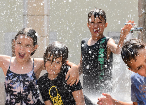 Prvi u Hrvatskoj: Dok roditelji rade, bake i djedovi čuvaju djecu i dobivaju naknadu