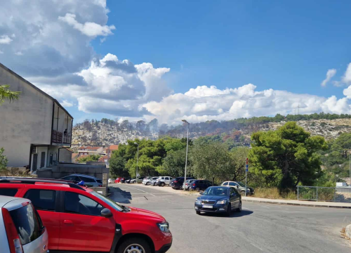 Izbio požar na području Šubićevca: Brzom intervencijom vatrogasaca uspješno je lokaliziran