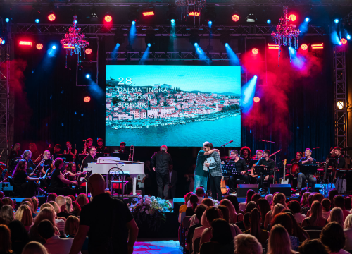 Fotografija 36 - FOTO Đani Stipaničev i klapa Preženca trijumfirali na 28. Dalmatinskoj šansoni