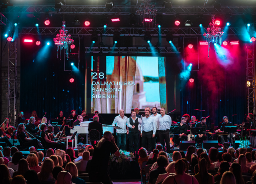 Fotografija 40 - FOTO Đani Stipaničev i klapa Preženca trijumfirali na 28. Dalmatinskoj šansoni