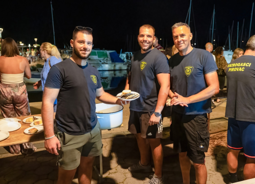 Fotografija 7 - Neno Belan nastupio u Pirovcu