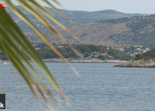 Smokvica Vela, rajski otok kod Rogoznice, zapušten i uništen čeka svoje bolje dane