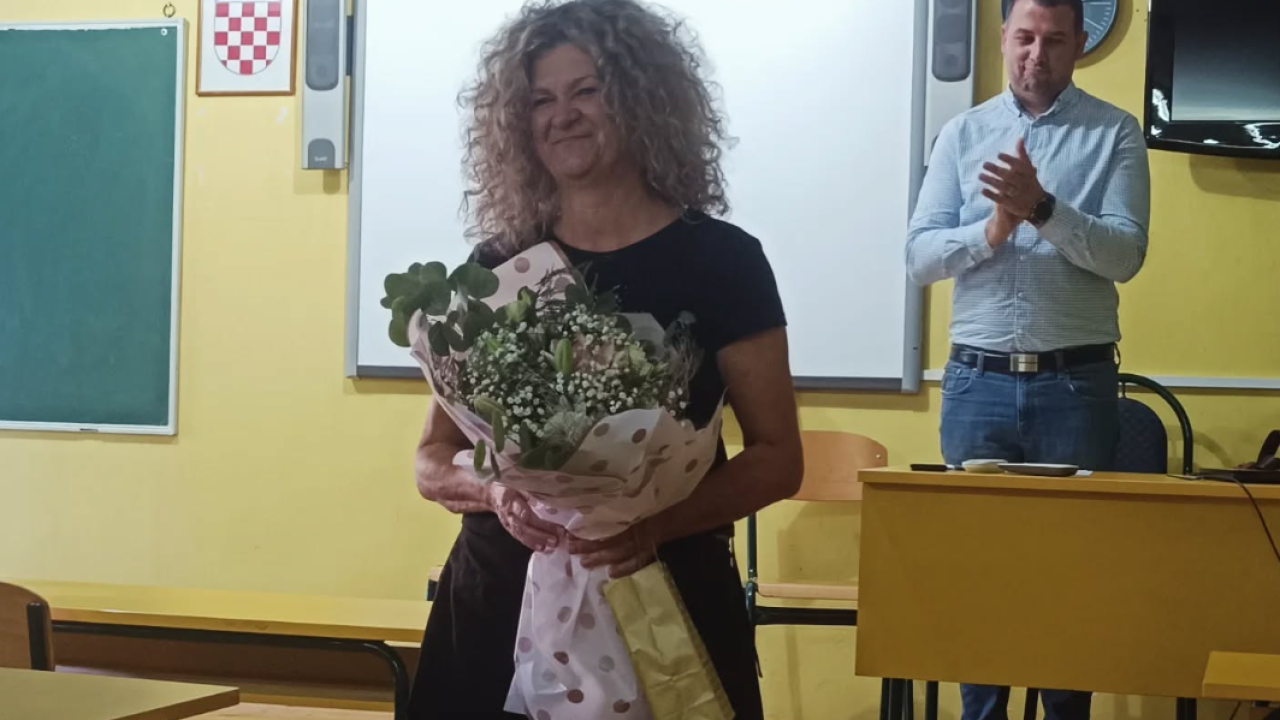 U šibenskoj gimnaziji profesoricu Ružu Sekso ispratili u mirovinu: 'Hvala vam na svemu'