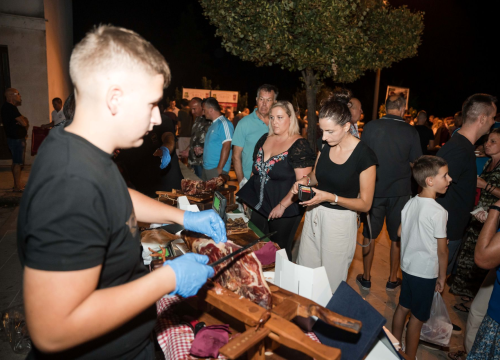 Fotografija 13 - Susret drniških i istarskih proizvođača na Međunarodnom festivalu pršuta