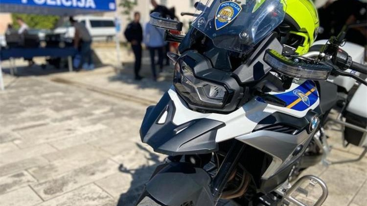 U prometnoj nesreći u Mandalini teško ozlijeđen 20-godišnji mopedist iz Njemačke