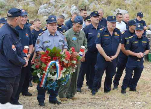 Fotografija 4 - Obilježena 18. obljetnica Kornatske tragedije: Odana počast dvanaestorici poginulih vatrogasaca