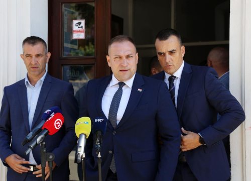 Ministar Vlajčić iz Drniša:  'Nakon procjepljivanja slijede zahtjevi za štetu od bedrenice'