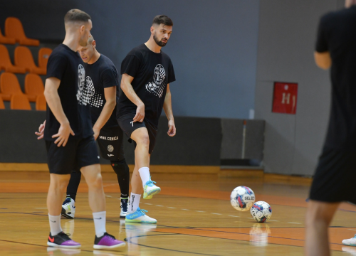 Fotografija 8 - FOTO Na sinoćnjoj prozivci 19 malonogometaša Crnice, u sklopu priprema 'Kup Grada Šibenika'