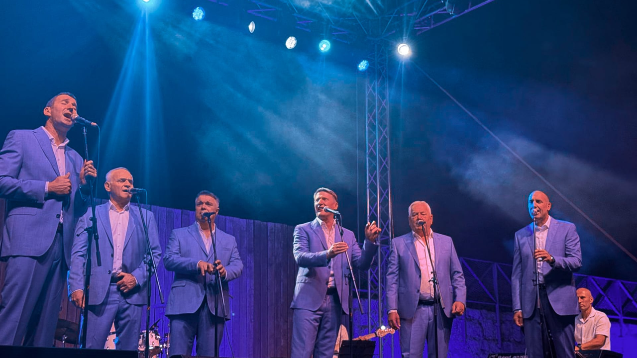 Tomislav Bralić i klapa Intrade oduševili šibensku publiku na Tvrđavi sv. Mihovila
