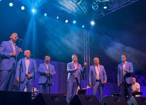 Tomislav Bralić i klapa Intrade oduševili šibensku publiku na Tvrđavi sv. Mihovila
