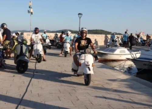 Fotografija 5 - Osnovan vodički Vespa klub: 80 vespaša u defileu kroz Vodice, Srimu i Tribunj