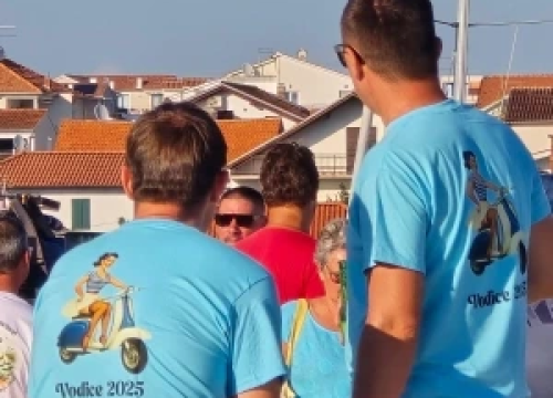 Fotografija 1 - Osnovan vodički Vespa klub: 80 vespaša u defileu kroz Vodice, Srimu i Tribunj