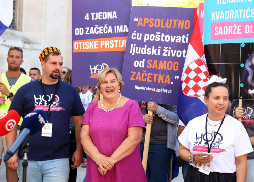 Fotografija 2 - Prvi 'Hod za život' održan u Šibeniku: Od katedrale preko rive do Poljane