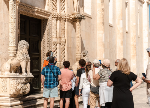 Novim zakonom stranci će moći će voditi turističke ture. Iz šibenske udruge kažu: 'Bit će to bez neke srži i tog nekog 'mesa'