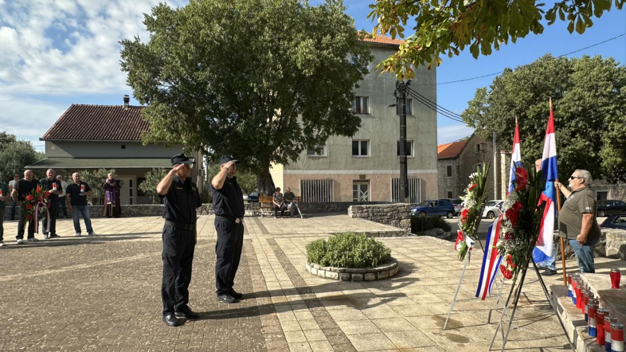 U Puljanima i Oklaju odana počast prvim žrtvama na drniškom području u Domovinskom ratu