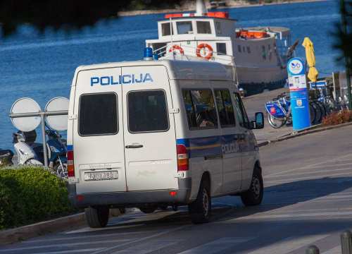Policija u kući 23-godišnjaka u Zatonu pronašla kokain, marihuanu, vagu i veću količinu novca