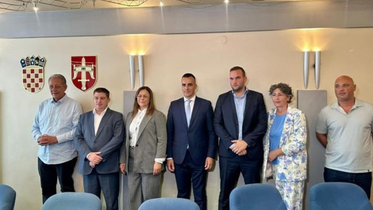 Potpisani ugovori za dogradnju i sanaciju luka na Prviću