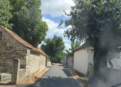 Fotografija 2 - Razvoj i lakše kretanje stanovnika: Asfaltirane ceste u Mratovu