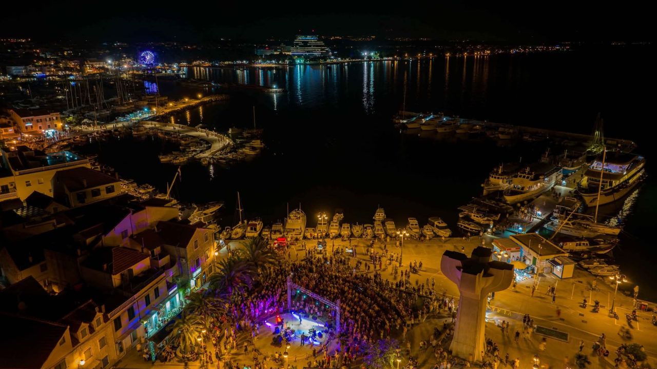 Prvi festival bavarskog piva u Vodice donosi dobru zabavu i koncerte Đanija Stipaničeva, grupe Cambi i Mile Perkova