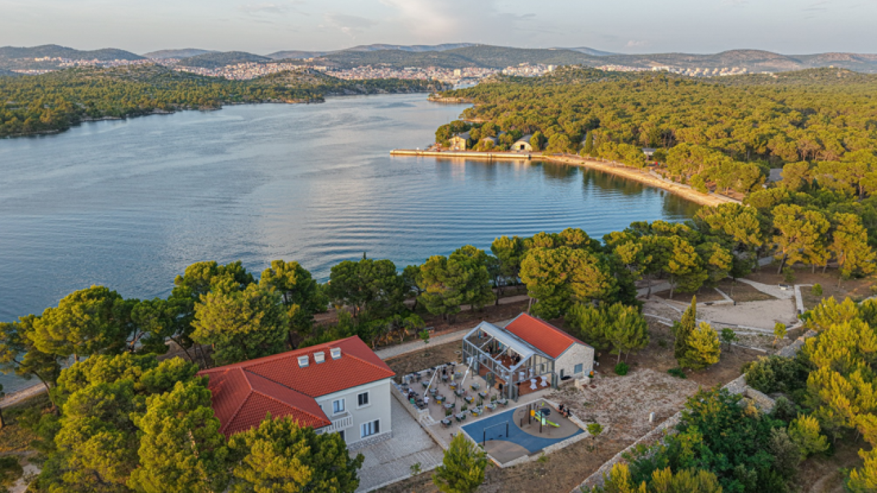 Lijepa gesta stiže iz Posjetiteljskog centra Kanal sv. Ante povodom obilježavanja obljetnice Spomendana Rujanskog rata.