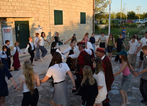 Fotografija 2 - Četrdeset mladih čuvara prirode predano je istraživalo vrijednosti NP 'Krka'