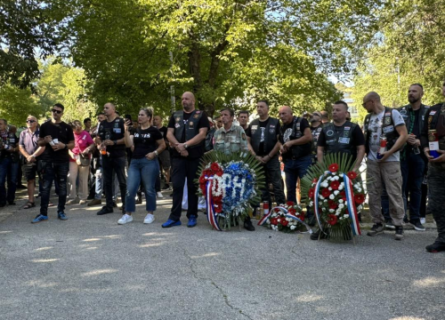 Fotografija 2 - FOTO Tristotinjak bajkera iz cijele Hrvatske sudjelovalo u humanitarnom moto defileu povodom obilježavanja Rujanskog rata