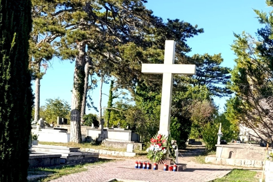 FOTO Odana počast poginulim braniteljima iz Unešića, Mirlović Zagore i Pakova Sela