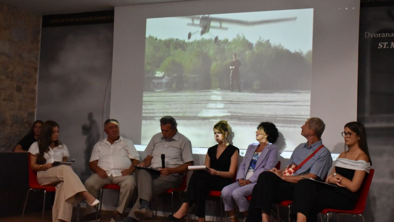 Šibenski gimnazijalci organizirali tribinu na temu Rujanskog i Domovinskog rata