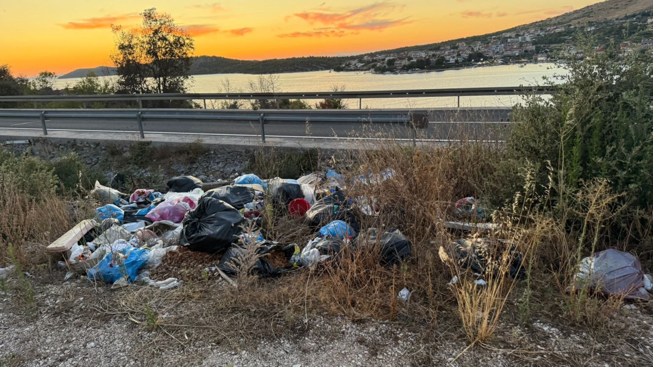 Šibenčani očistili divlje smetlište u Grebaštici: 'Nismo mogli više čekati'