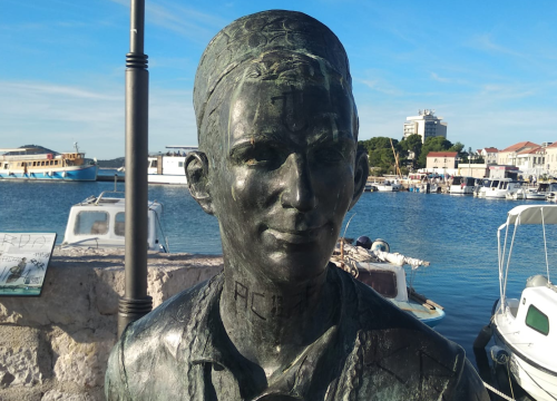 Sramotan čin vandalizma na spomeniku vodičkoj tradiciji