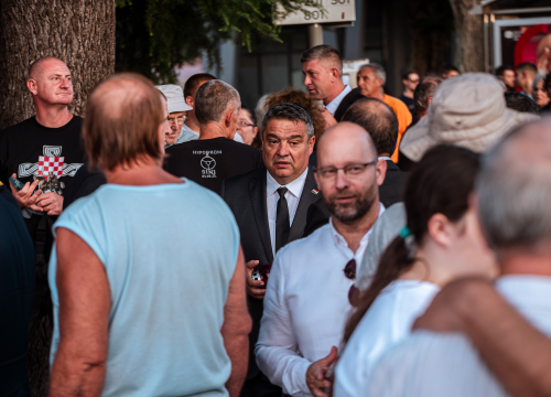 Fotografija 7 - Polaganjem vijenaca, komemoracijom, mimohodom i bakljadom obilježen 34. spomendan Rujanskog rata