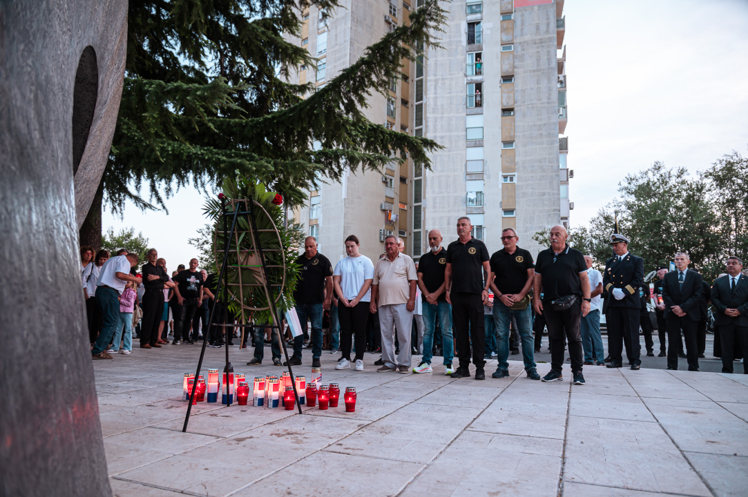 Polaganjem vijenaca, komemoracijom, mimohodom i bakljadom obilježen 34. spomendan Rujanskog rata