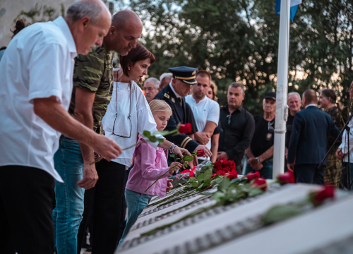 Fotografija 33 - Polaganjem vijenaca, komemoracijom, mimohodom i bakljadom obilježen 34. spomendan Rujanskog rata