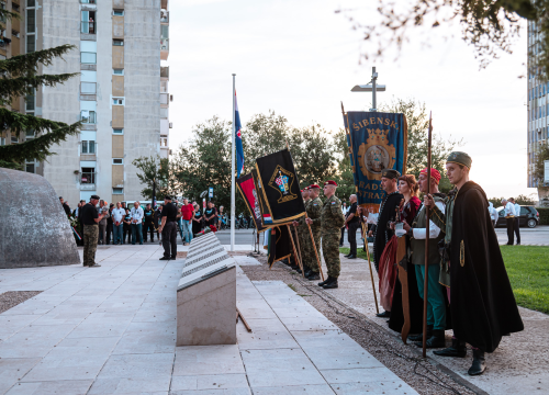 Fotografija 53 - Polaganjem vijenaca, komemoracijom, mimohodom i bakljadom obilježen 34. spomendan Rujanskog rata