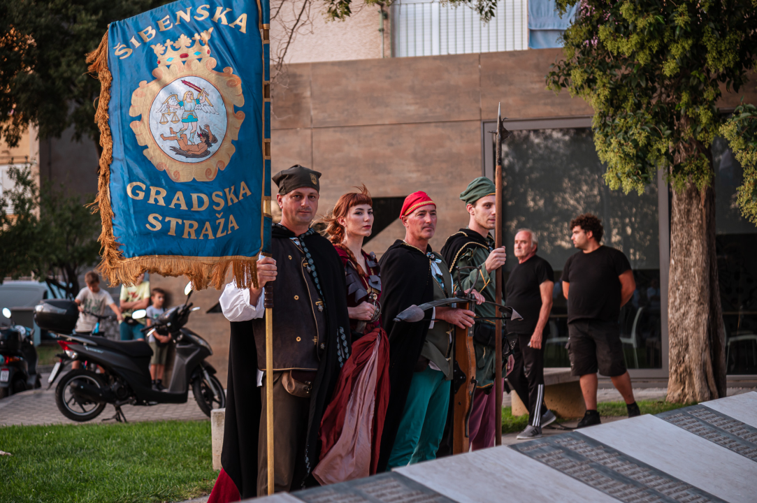 Polaganjem vijenaca, komemoracijom, mimohodom i bakljadom obilježen 34. spomendan Rujanskog rata