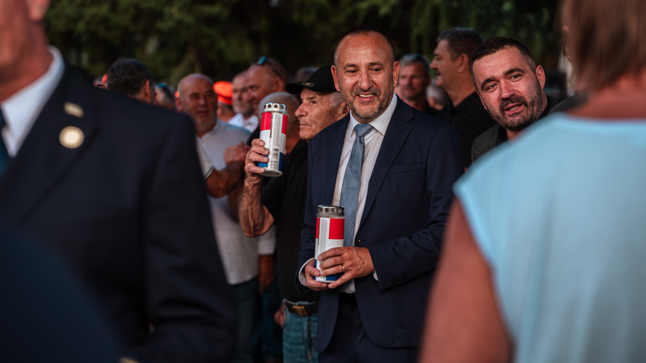 Polaganjem vijenaca, komemoracijom, mimohodom branitelja i velikom bakljadom obilježen 34. spomendan Rujanskog rata