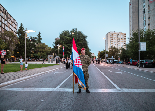 Fotografija 56 - Polaganjem vijenaca, komemoracijom, mimohodom i bakljadom obilježen 34. spomendan Rujanskog rata