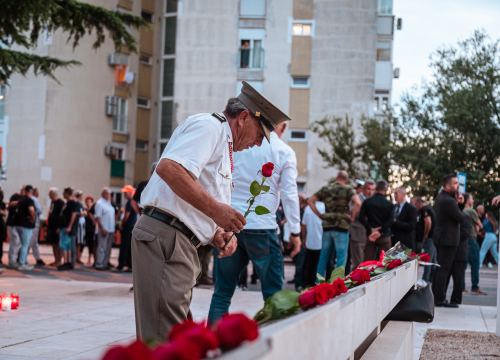 Fotografija 31 - Polaganjem vijenaca, komemoracijom, mimohodom i bakljadom obilježen 34. spomendan Rujanskog rata