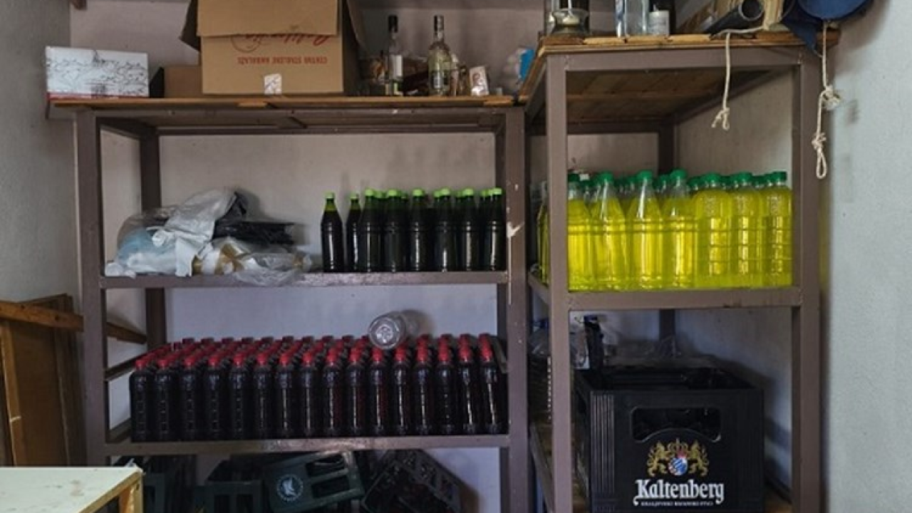 Carinici kod Šibenčanina u kući pronašli 226 litara rakije. Sve su mu oduzeli